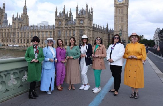 Formação em Etiqueta 42